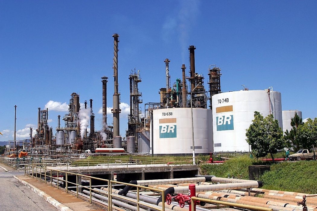 País quer dobrar produção de pretóleo cru em dez anos. "Vamos importar gasolina, óleo diesel, querosene", critica especialista - Divulgação/Petrobras