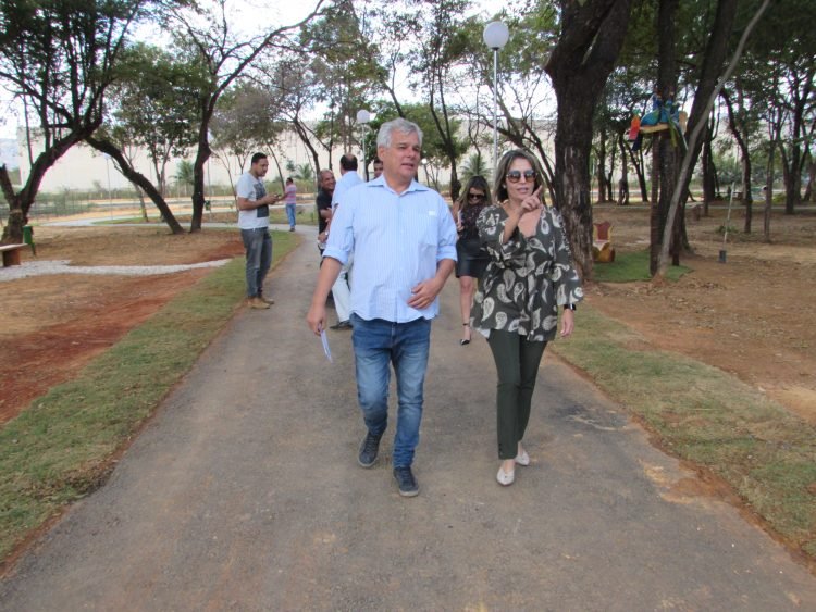 Os secretários municipais Paulo Ribeiro (Meio Ambiente) e Dulce Pimenta (saúde)