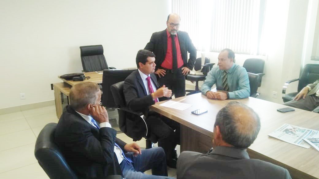 O Procurador Otávio Rocha, em reunião com os vereadores