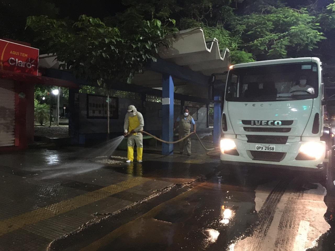 COVID-19 – Prefeitura inicia trabalho de higienização e desinfecção de espaços públicos