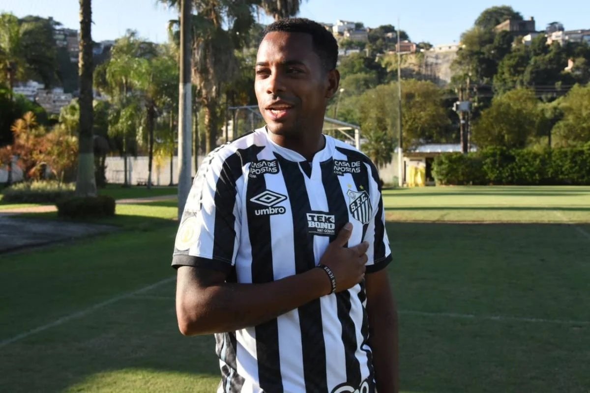 Condenado por estupro na Itália, Robinho é contratado pelo Santos e torcedores se revoltam