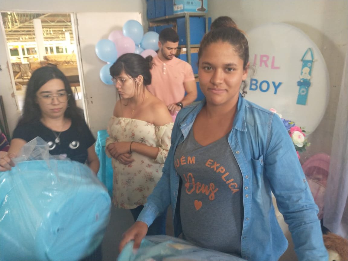 Montes Claros distribui kits natalidade para mães da cidade e da zona rural