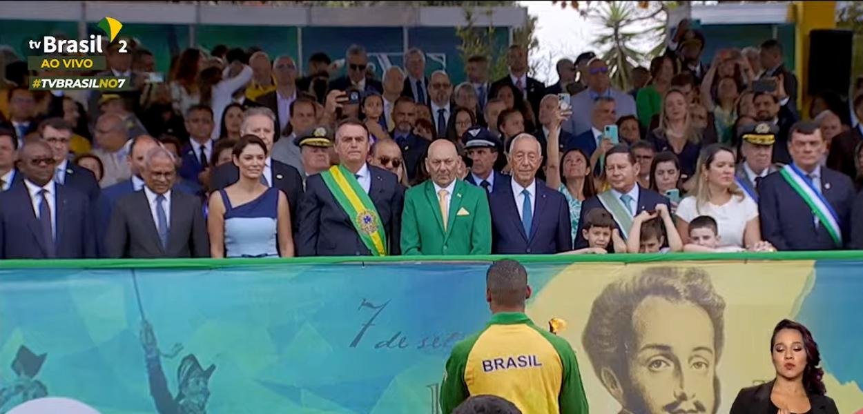 Bolsonaro intensifica uso da máquina pública e viola lei eleitoral