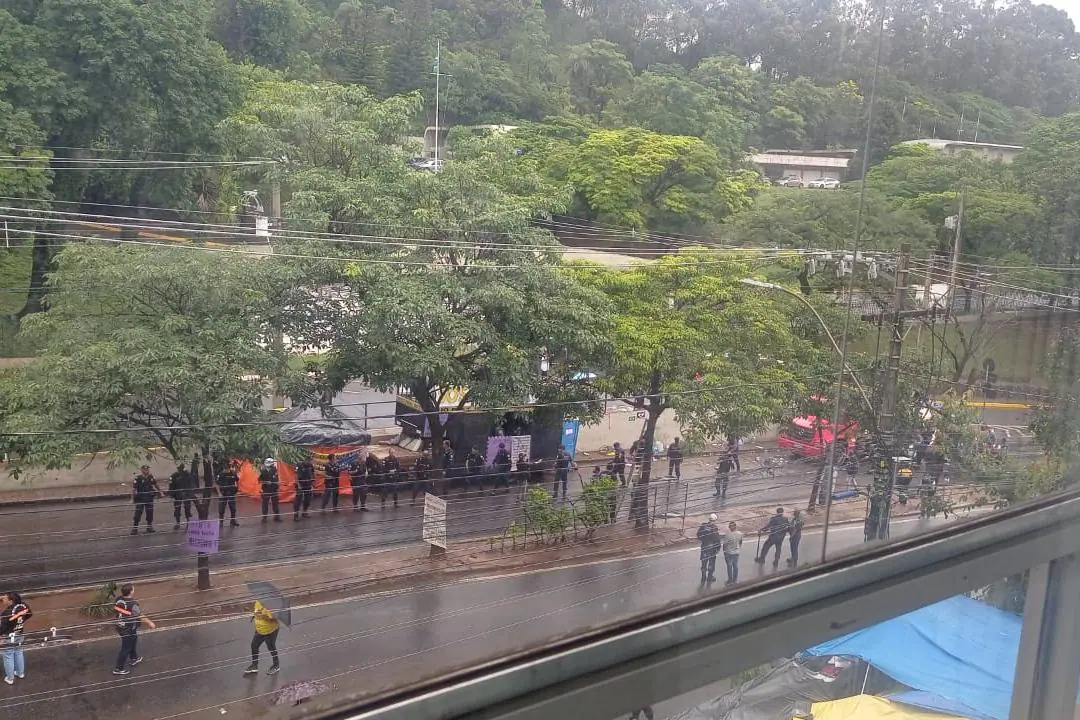 BH inicia desmonte de acampamento golpista na Raja Gabaglia
