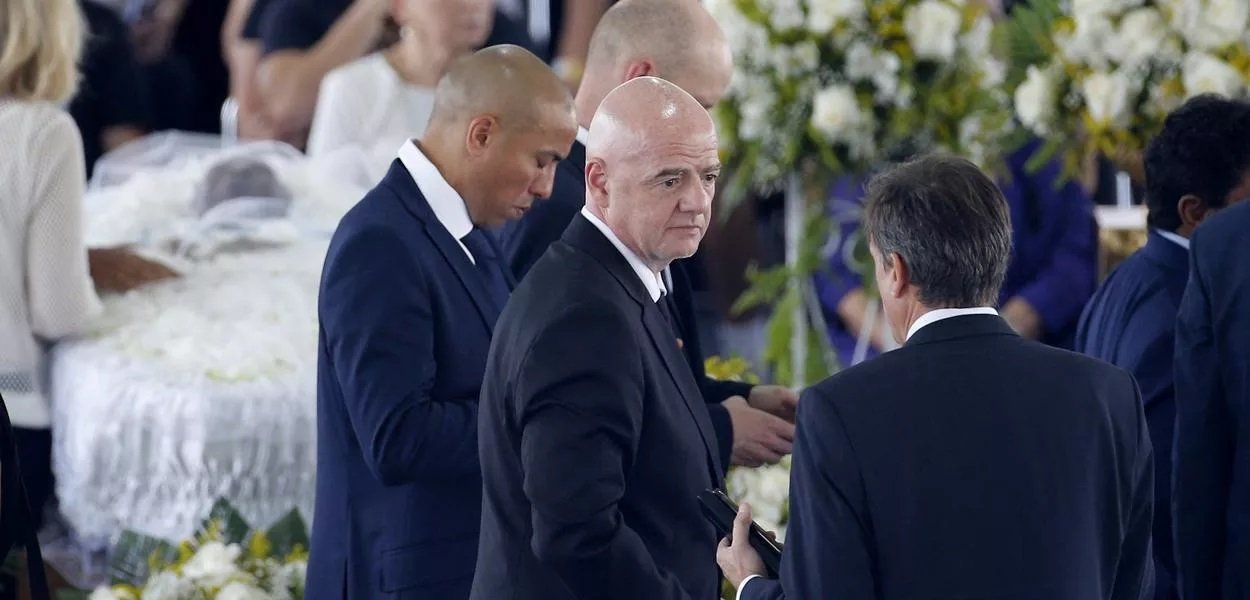 Gianni Infantino pede que todos os países batizem um estádio em homenagem a Pelé