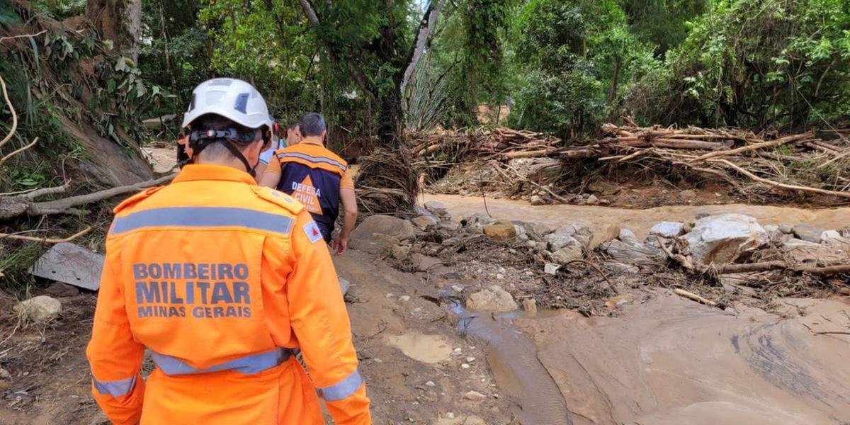 Sobe para 20 o número de mortes causadas pelas chuvas em Minas Gerais
