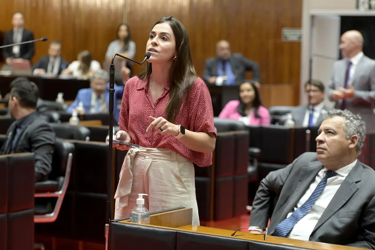 Deputada é barrada em evento oficial por ser oposição ao governo de Romeu Zema
