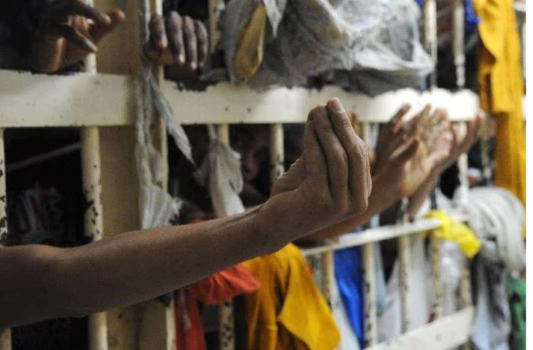 Familiares denunciam más condições em presídios de Minas: ‘Minha vida é chorar