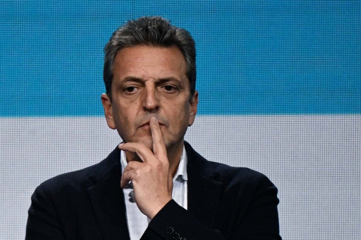Luis Robayo/AFP - O ministro Sergio Massa, da coalizão governista Union por la Patria: missão de parar a extrema direita