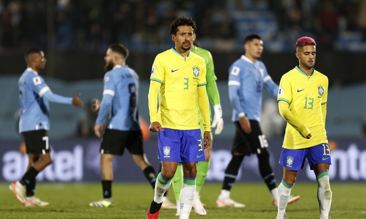 Eliminatórias: Brasil joga mal e perde por 2 a 0 para Uruguai