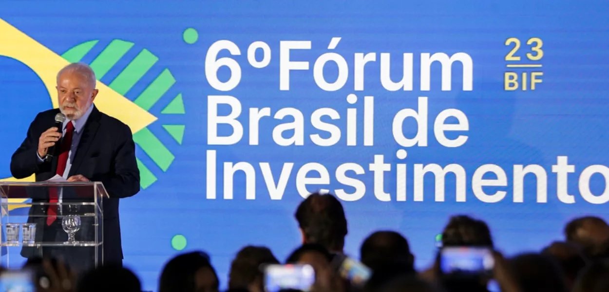 “Não vamos vender a cama para dormir no chão”, diz Lula sobre privatizações