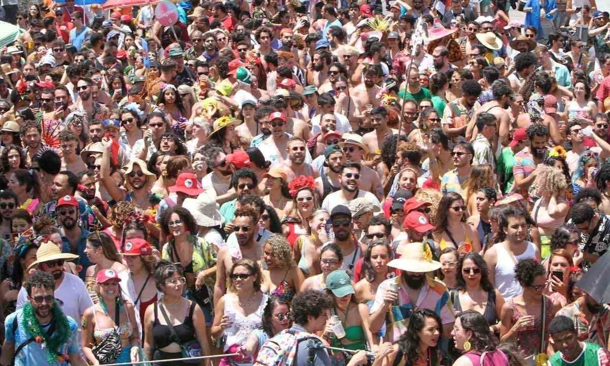 Em BH, a folia começa oficial no dia 27 de janeiro, mas os blocos movimentam os foliões com seus ensaios - (crédito: edésio ferreira/em/d. apress)
crédito: edésio ferreira/em/d. apress