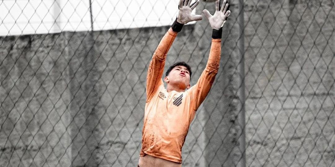 Filho de Eliza Samudio assina com Athletico no dia que a mãe completaria 39 anos