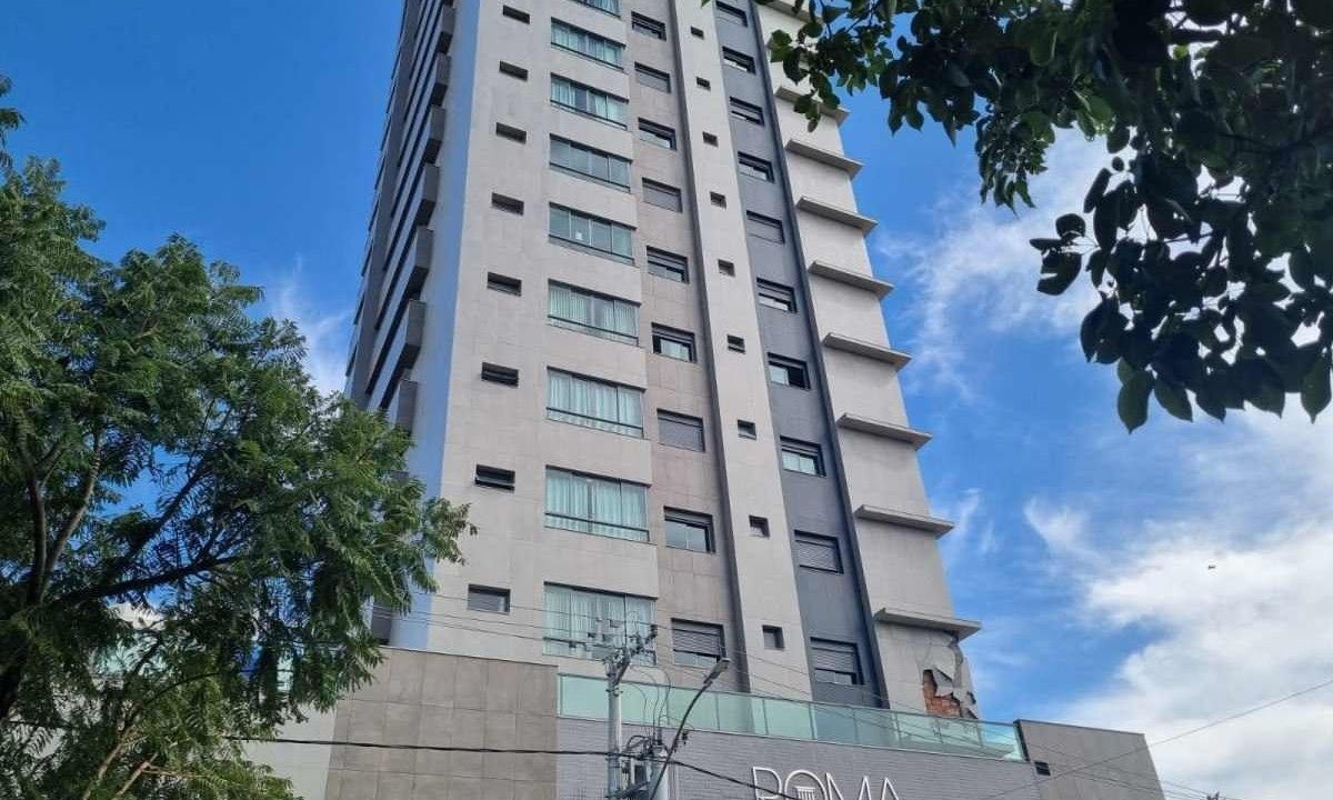 Edifício localizado no Bairro Jardim São Luiz apresentou danos em um dos pilares da estrutura - (crédito: Luiz Ribeiro/EM/D.A Press)