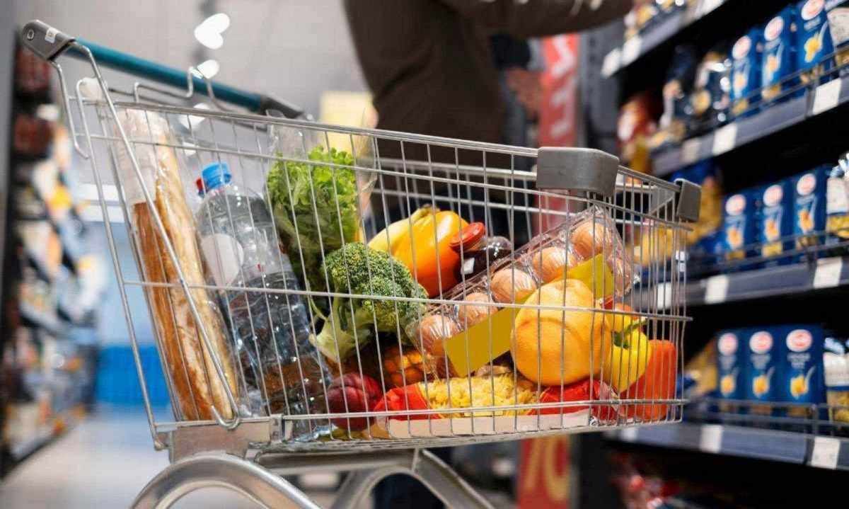 A cesta básica custou em média, durante o mês de julho, R$ 700,56, representando uma queda de 4,51% em relação ao mês de junho, que teve o preço de R$ 733,62