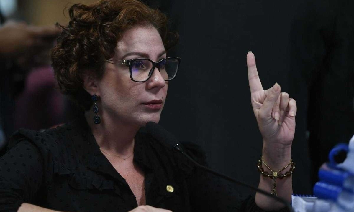 Em pronunciamento, à bancada, deputada Carla Zambelli (PL-SP). crédito: Edilson Rodrigues/Agencia Senado