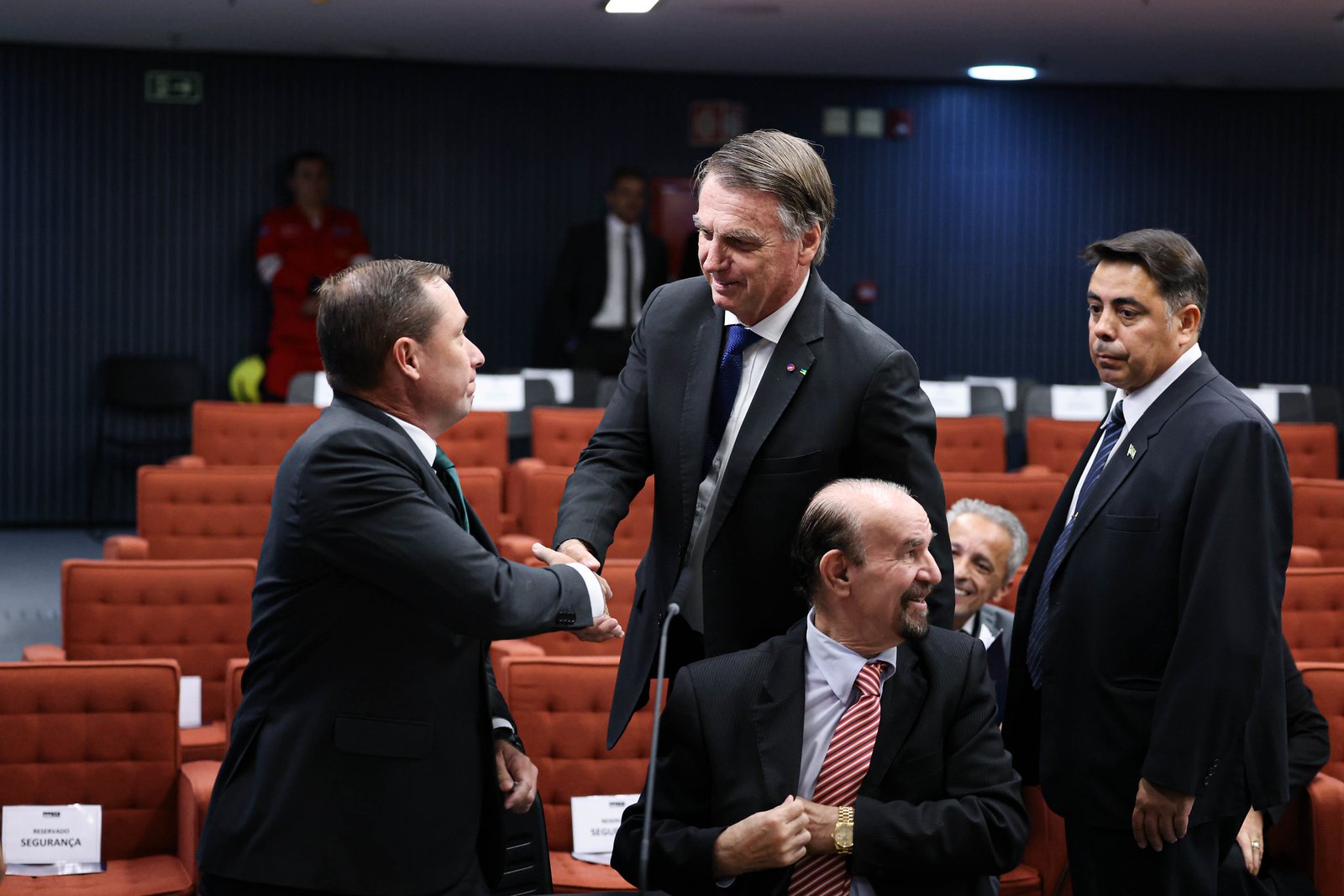 Bolsonaro cumprimenta seu delator Mauro Cid durante Interrogatórios dos réus da Ação Penal (AP) 2668 Foto: Ton Molina/STF