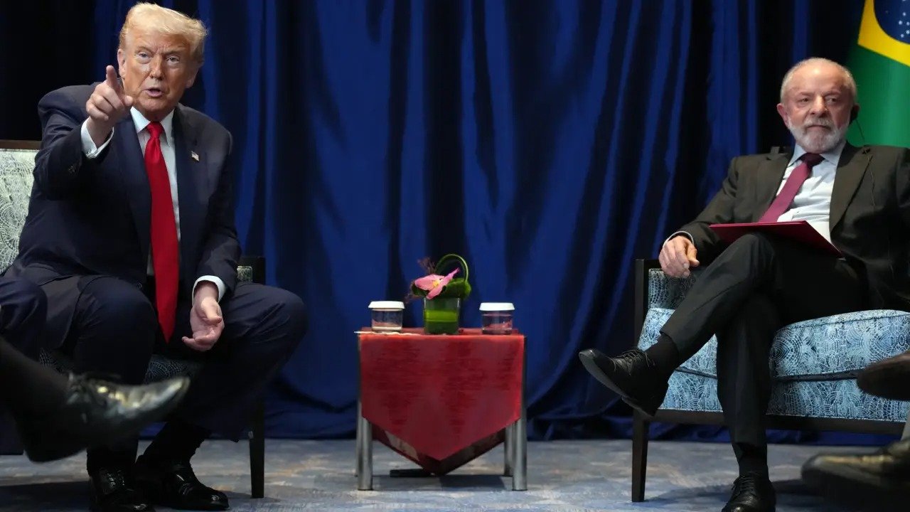Trump recua, Lula avança — e Bolsonaro assiste da arquibancada da PF