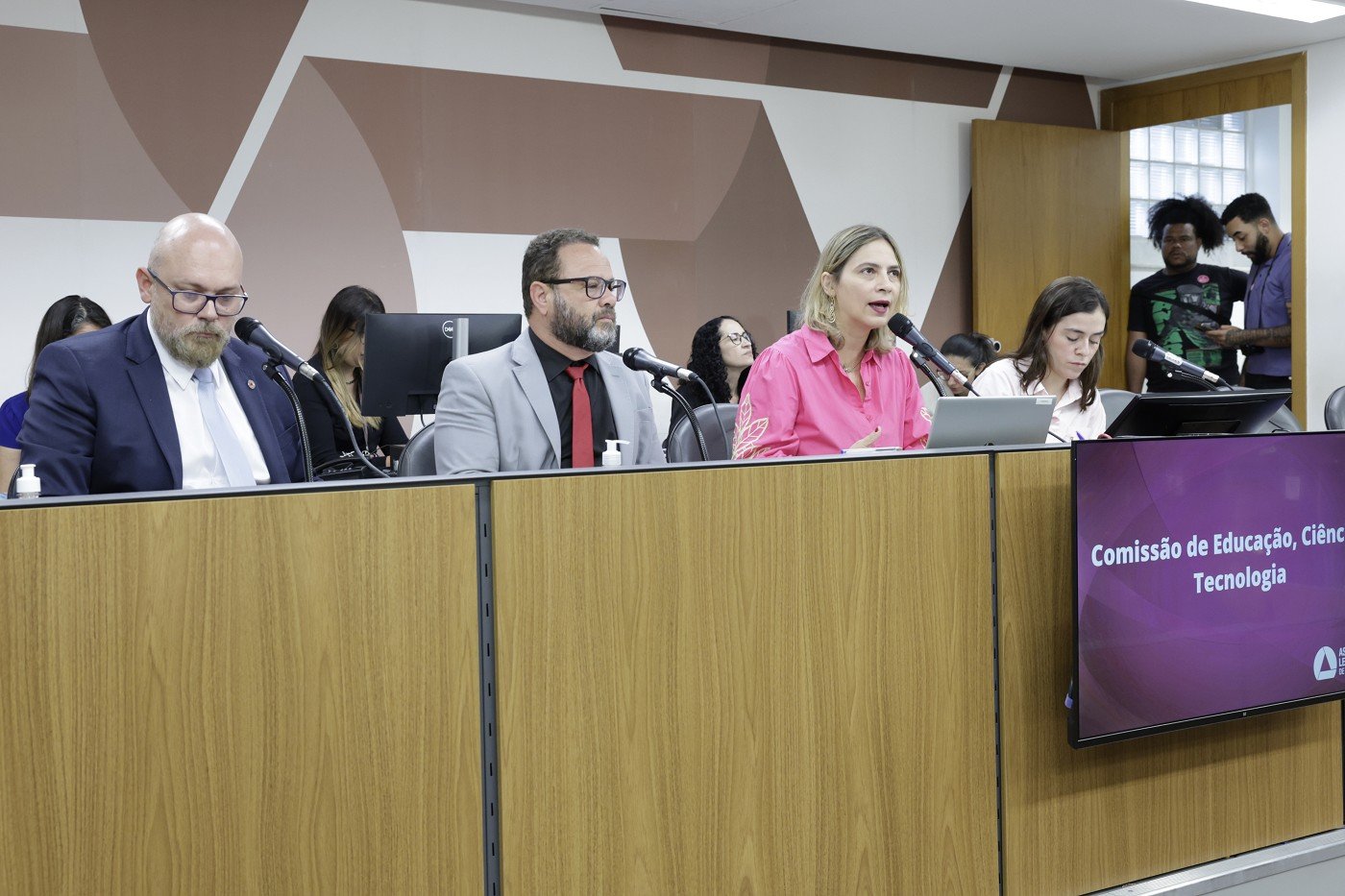 Deputados apontam falhas em “aulão” do governo no Mineirão