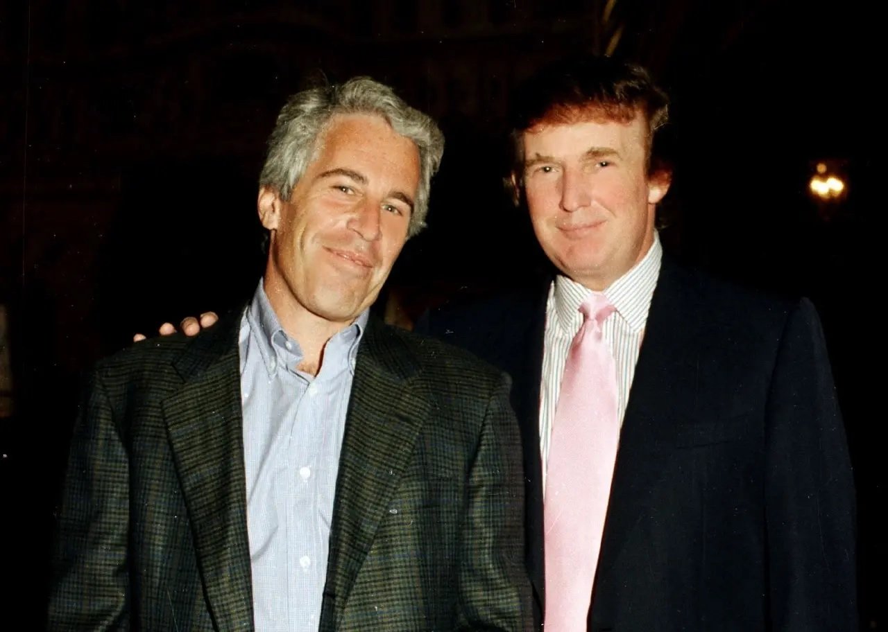 Novos documentos mostram Epstein e Trump “negociando” menina de 14 anos