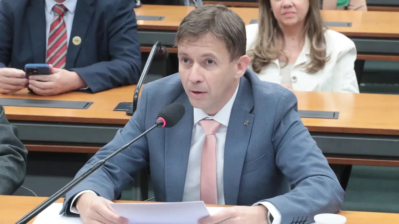 PF mira deputado do União Brasil em operação contra corrupção em emendas parlamentares