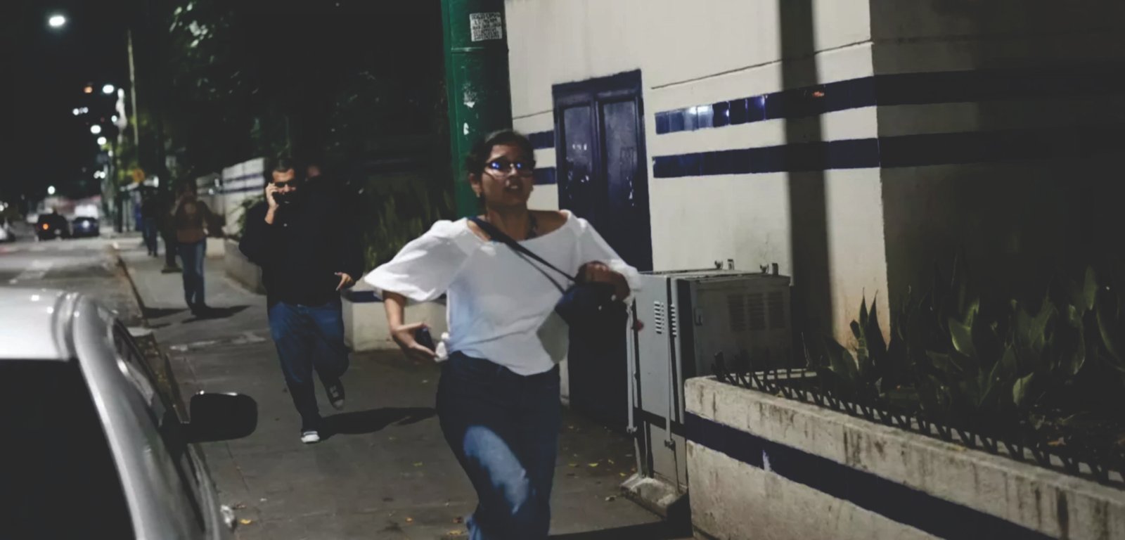 Estados Unidos agridem Venezuela e explosões são ouvidas em Caracas