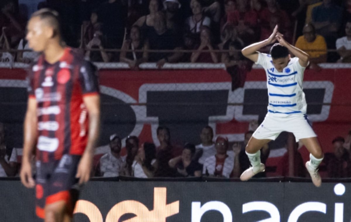 Cruzeiro bate Pouso Alegre e abre vantagem na luta por vaga à final