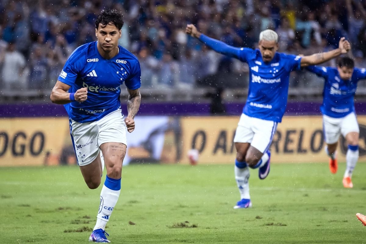 Cruzeiro vence o América no Mineirão e chega à melhor campanha do Campeonato Mineiro