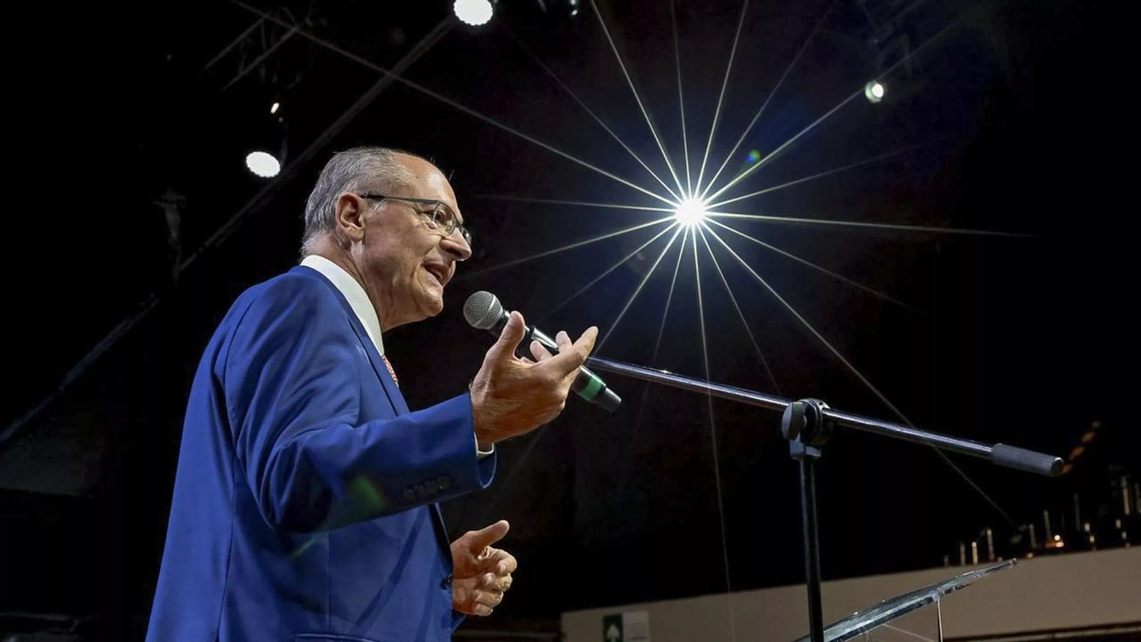 Alckmin diz que deixará ministério em abril, mas seguirá como vice de Lula