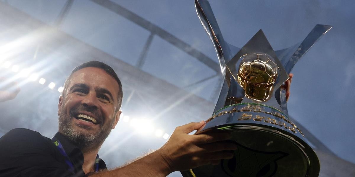 Cruzeiro chega a acordo com o Al-Rayyan e acerta com Artur Jorge