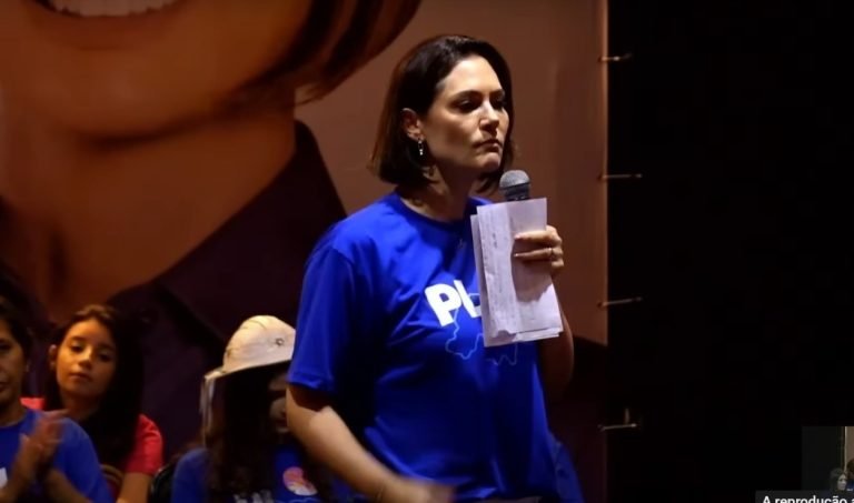 Michelle compartilha fake news e jornalistas passam a receber ameaças de morte em Brasília