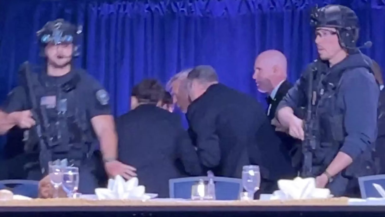 Atirador tenta invadir jantar de gala para assassinar Donald Trump e integrantes do governo dos EUA