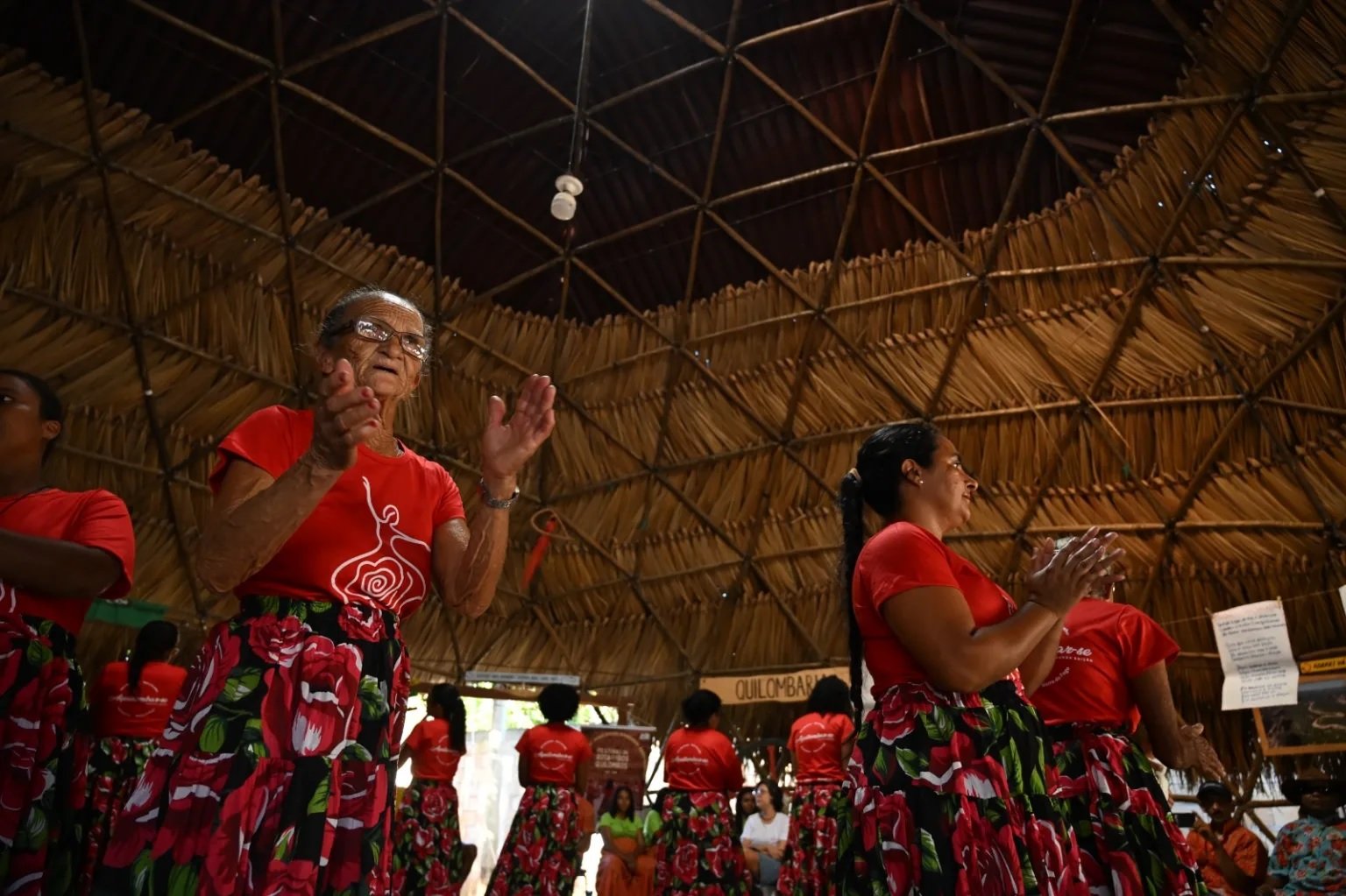 Em MG, mulheres do sertão transformam memória ancestral em dança e protagonismo
