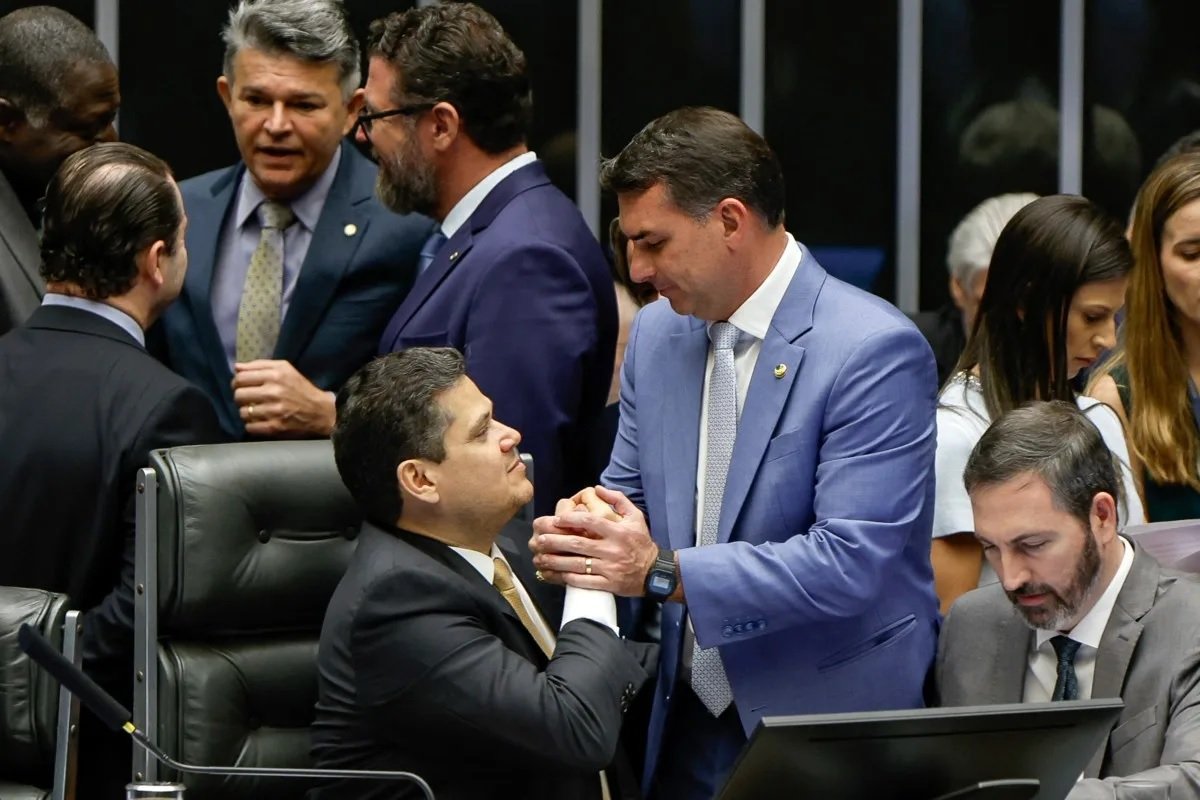 Alcolumbre promulga Lei da Dosimetria, que reduz penas dos condenados por tentativa de golpe