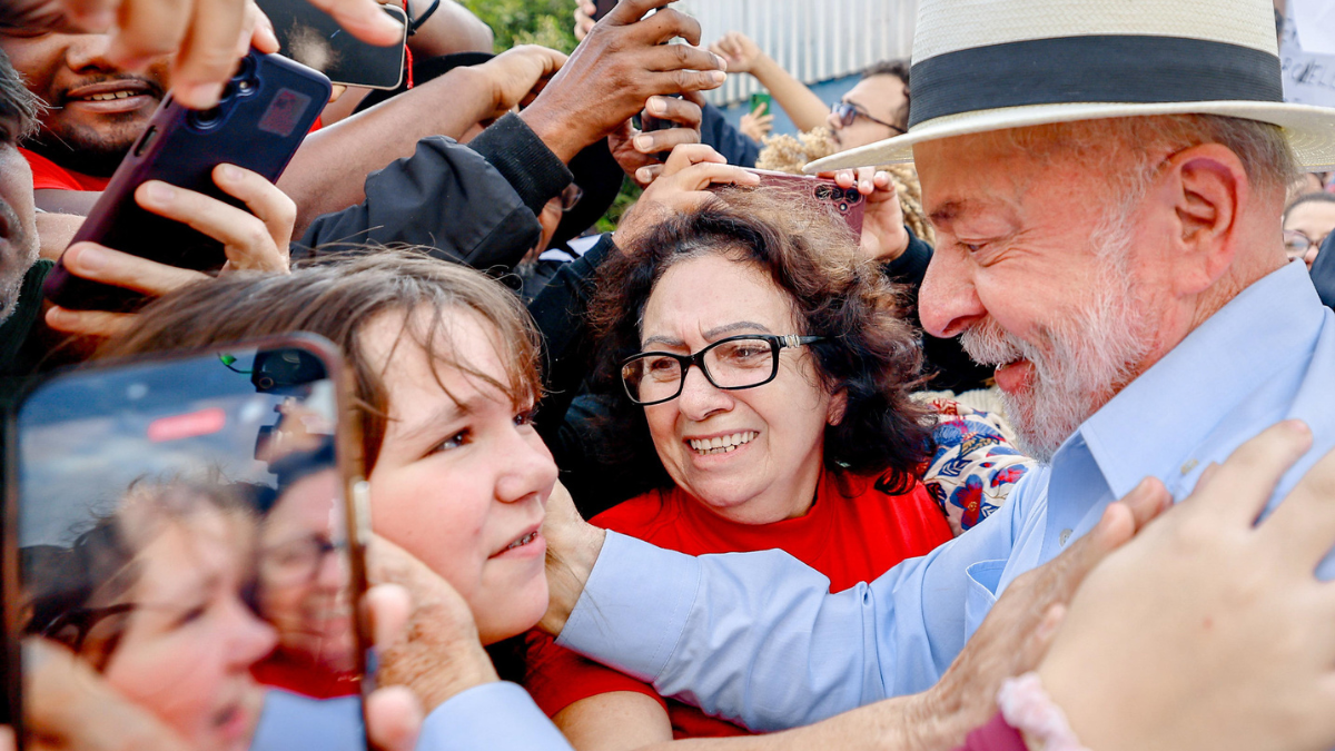 Lula destrava 12 anos de espera e entrega maior pacote oncológico do SUS