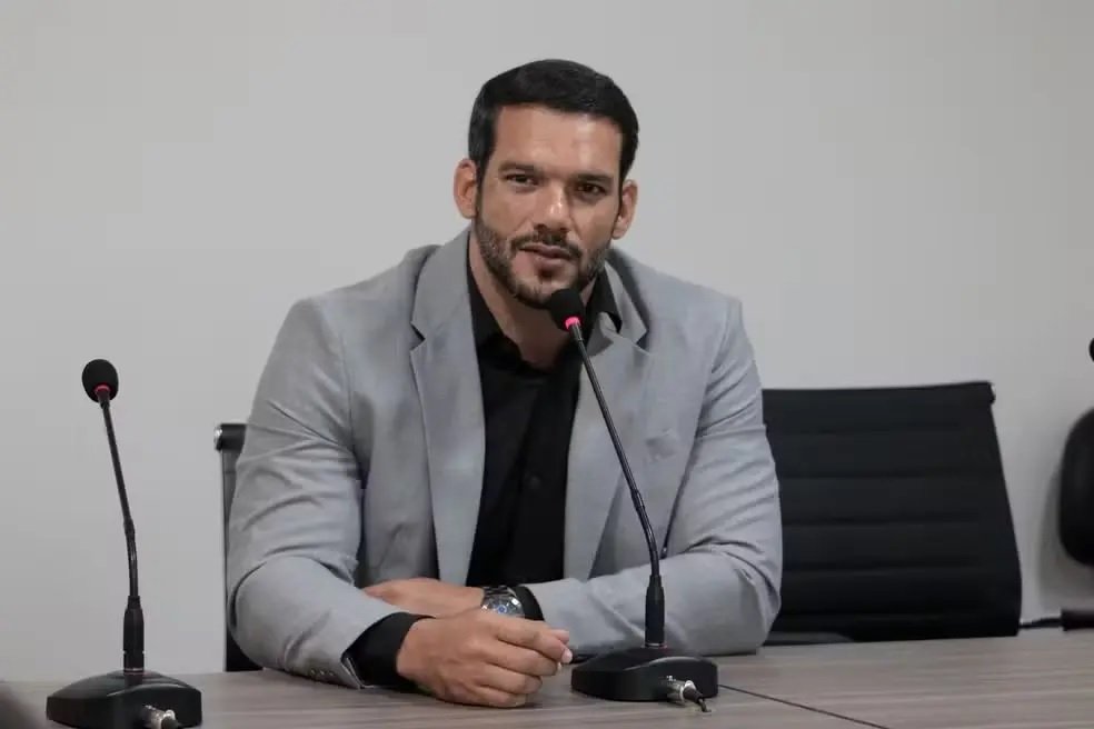 Presidente da CBF pagou viagem de amante aos EUA com dinheiro da entidade, diz Leo Dias