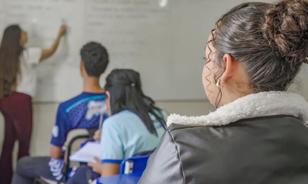 Ideb atinge melhor resultado da história e educação básica avança em todas as etapas no Brasil
