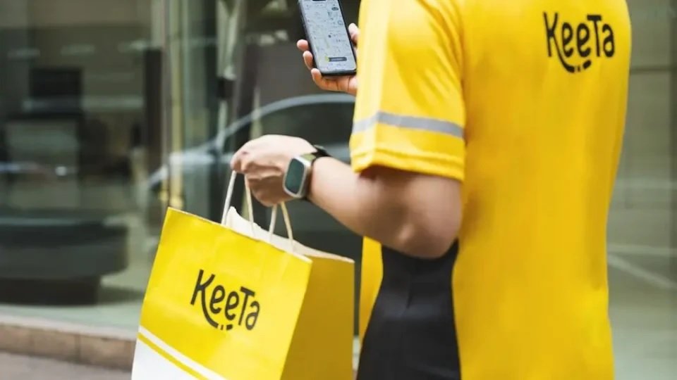 Entregadores denunciam app por pressão para correr e acelerar entregas