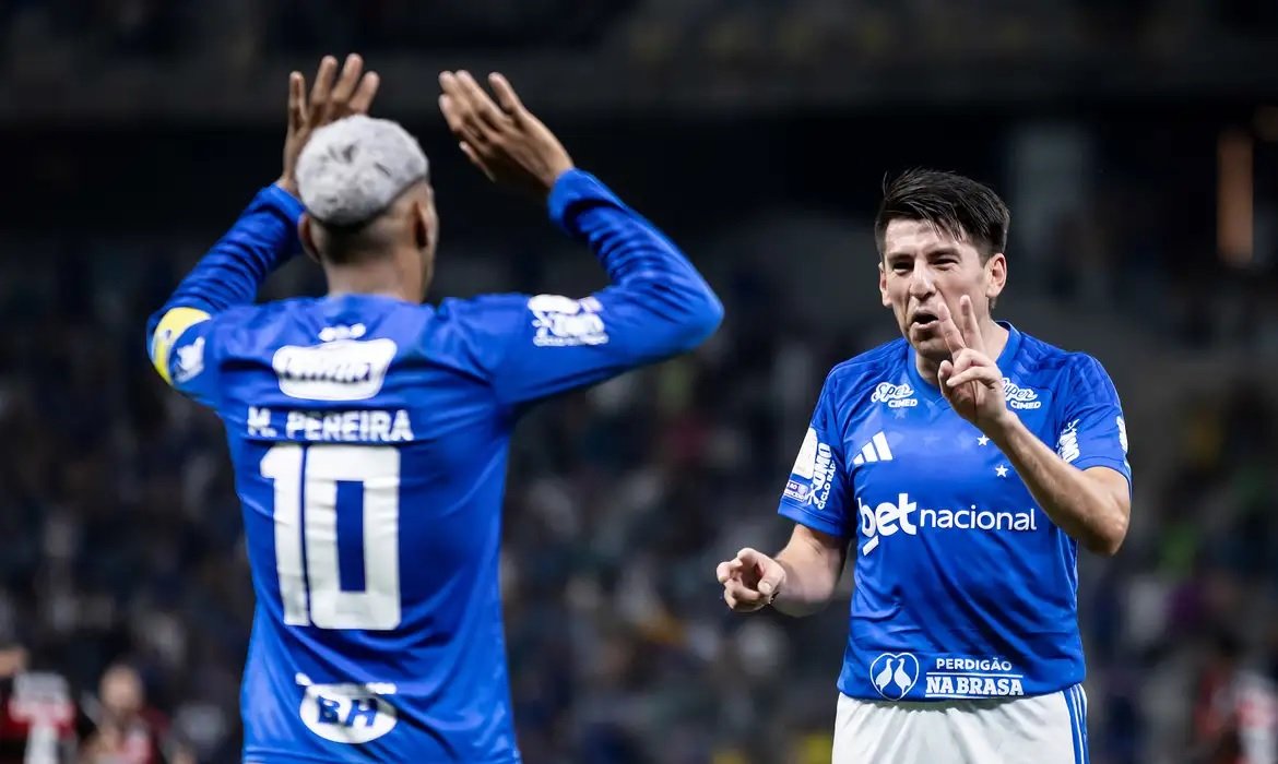 De virada, o Cruzeiro venceu o Flamengo por 2×1, no Mineirão, pelo campeonato brasileiro