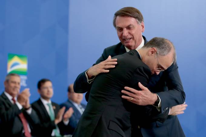 Senadores articulam pedido de impeachment de Mendonça com base em relatório de Moraes
