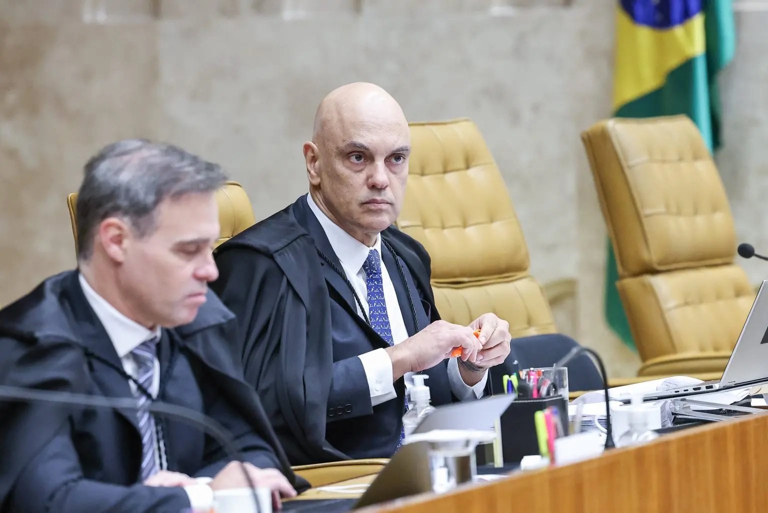 Alexandre de Moraes abre investigação contra André Mendonça no inquérito das fake news
