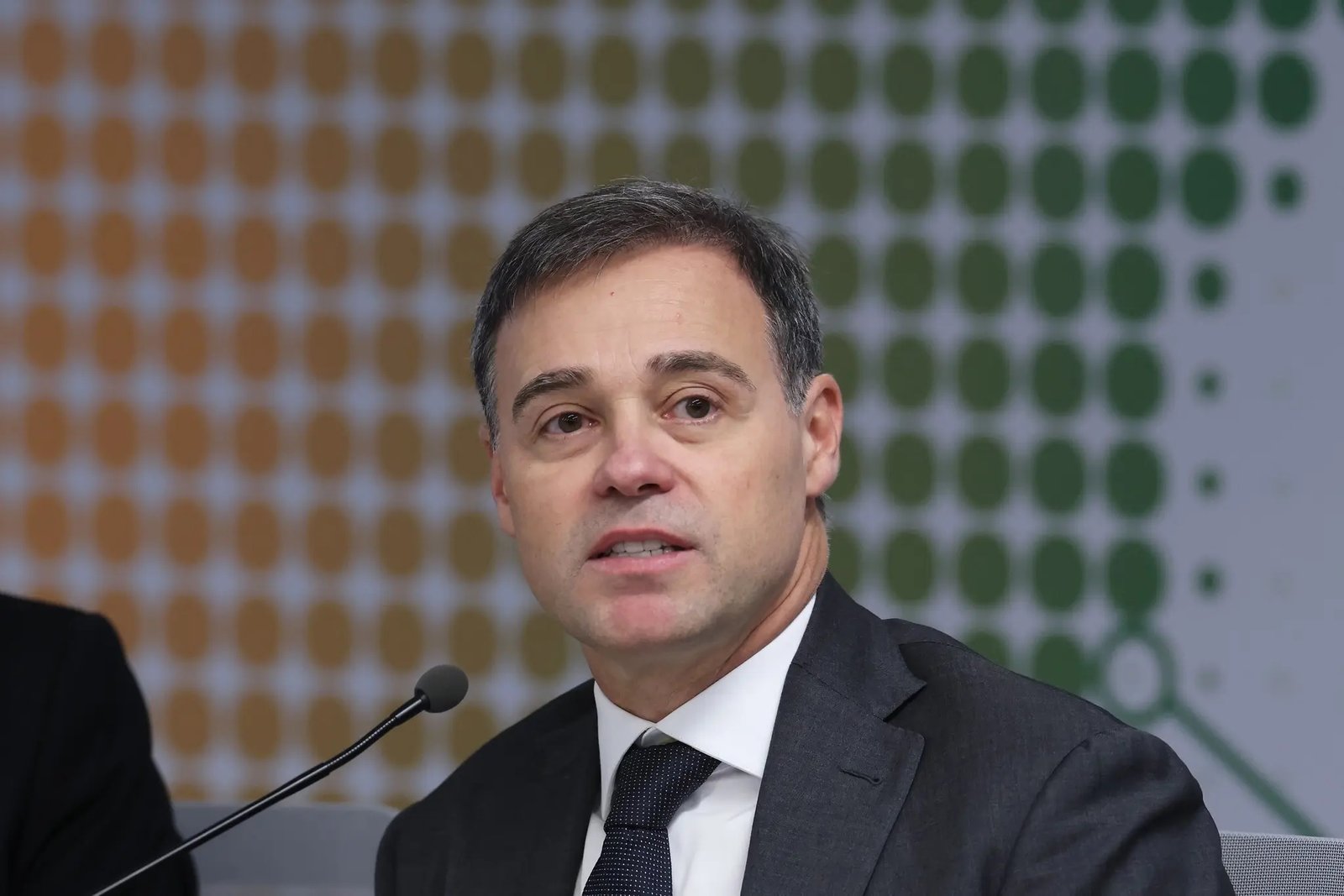 Mendonça desafia PGR e quer levar caso Moraes-Vorcaro ao plenário do STF