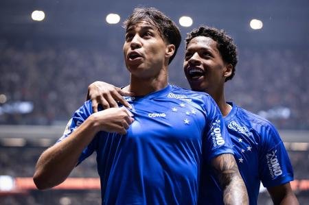 Com gol de Kaio Jorge, Cruzeiro vence Atlético na Arena em duelo direto no Brasileiro