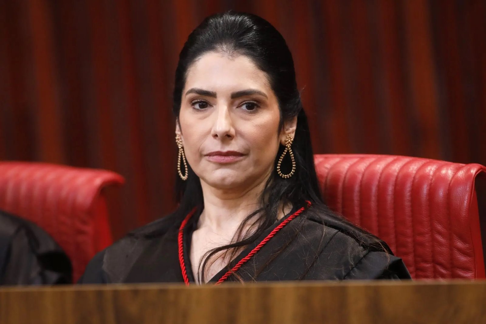 Malu Gaspar faz ataque vil a ministra do TSE que impediu Globo de linchar Lula no debate