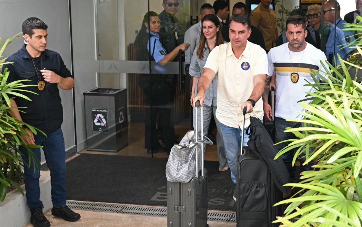 Flávio Bolsonaro foge para os EUA após descumprir ordem de Moraes